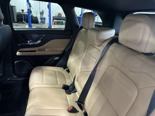 Used 2022 White Lincoln Reserve image 30
