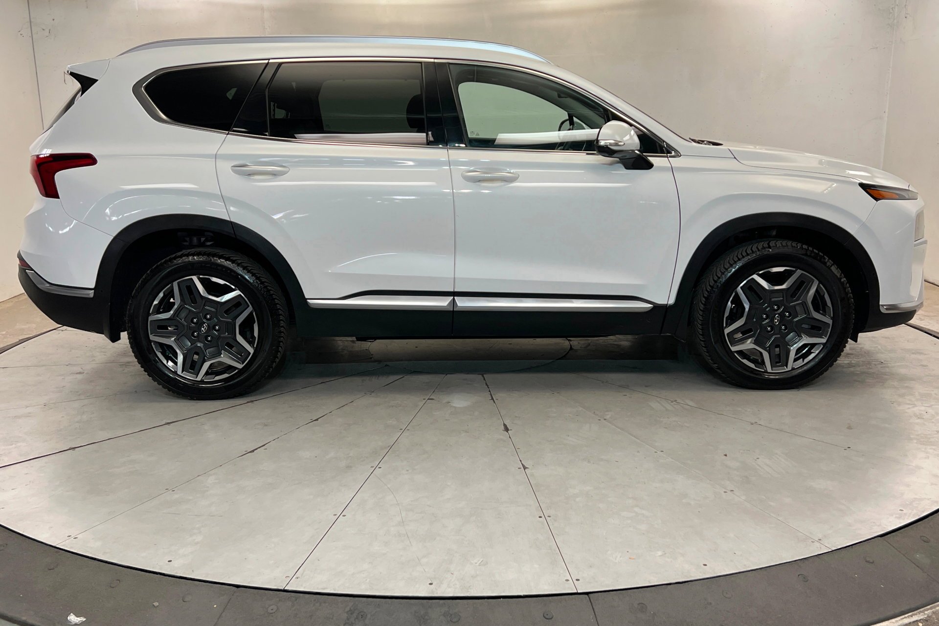 Used 2022 Quartz White Hyundai Limited image 7