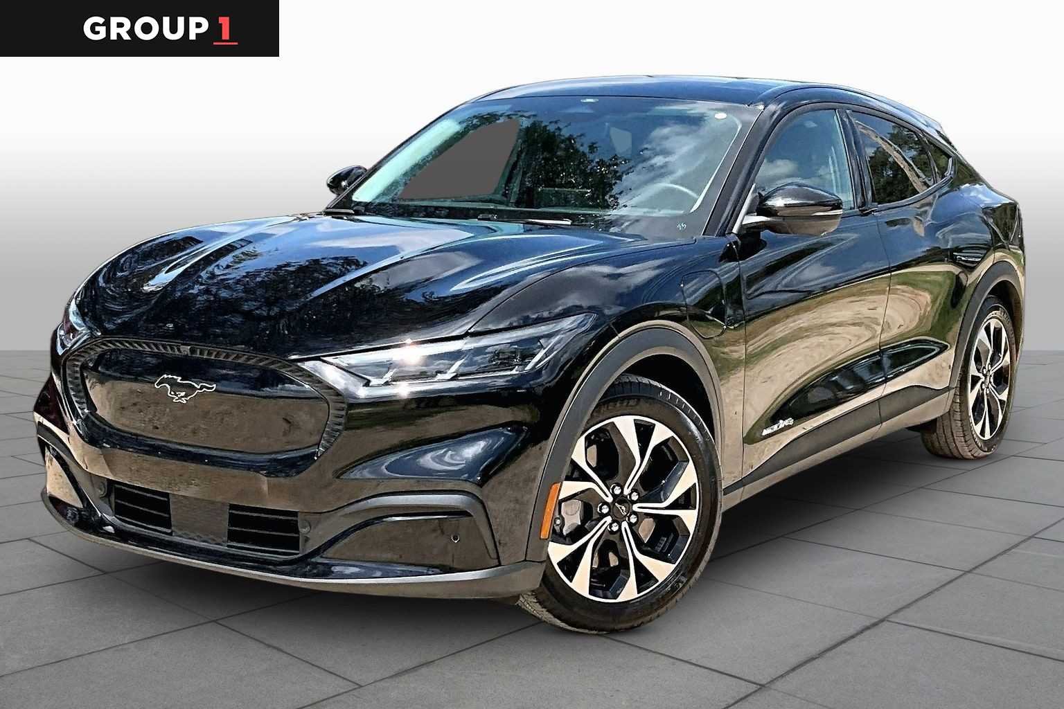 Used 2025 Shadow Black Ford Select image 1