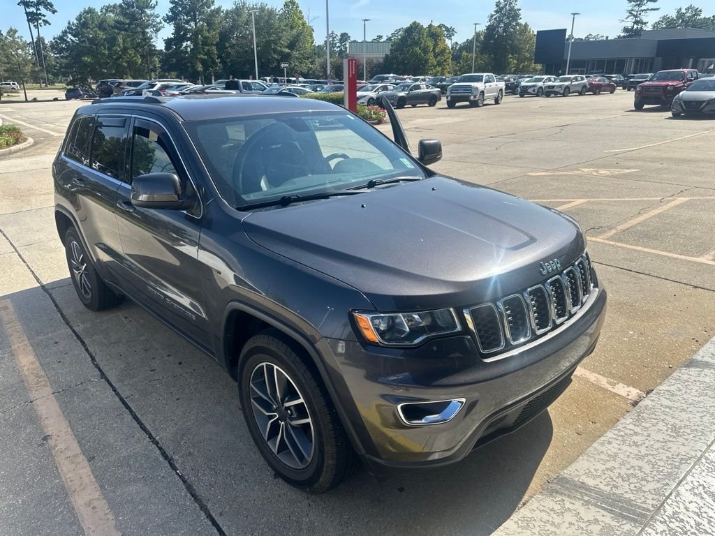 Used 2020 Gray Jeep Laredo E image 3