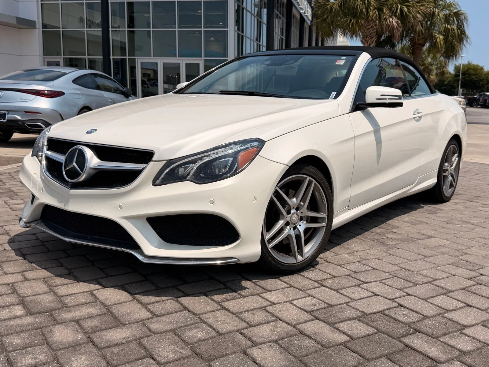Used 2016 designo Diamond White Metallic Mercedes-Benz E 400 image 1
