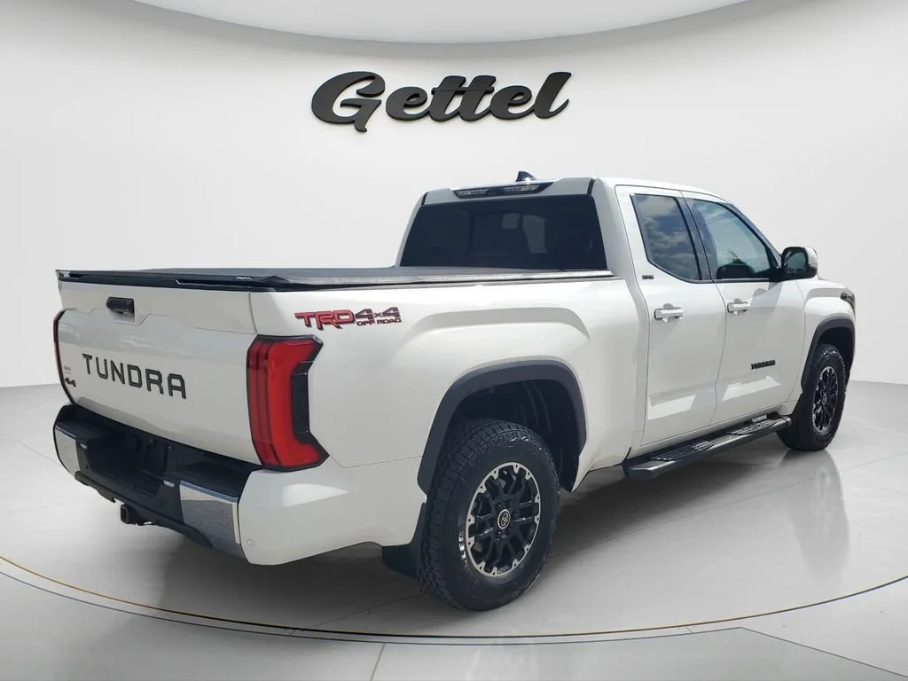 Used 2022 White Toyota SR5 image 5