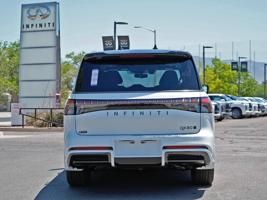 New 2026 2T RADIANT WHIT INFINITI Autograph 4WD image 12
