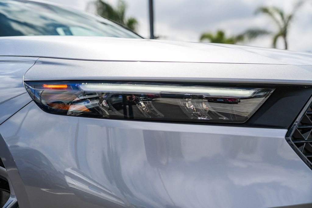 New 2026 Solar Silver Metallic Honda LX image 2