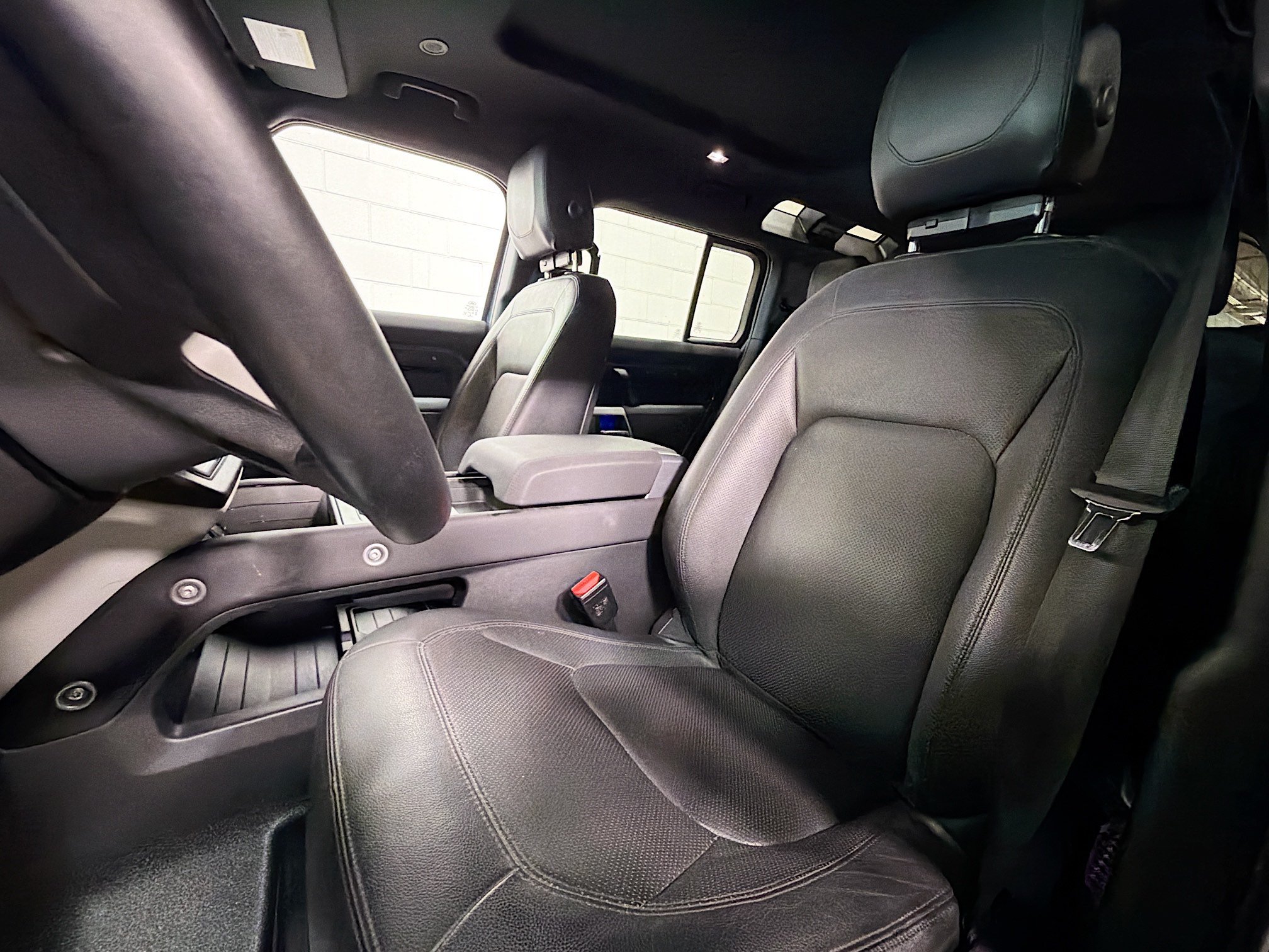 Used 2023 Tasman Blue Metallic Land Rover S image 5