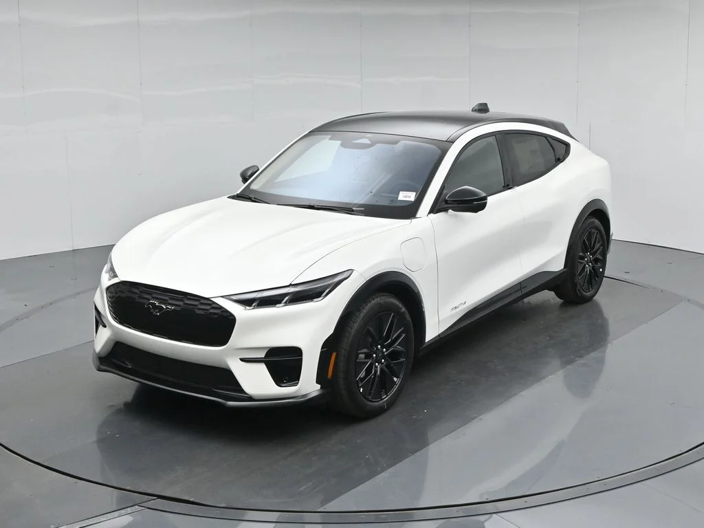 New 2026 Star White Metallic Tri-coat Ford Premium image 35