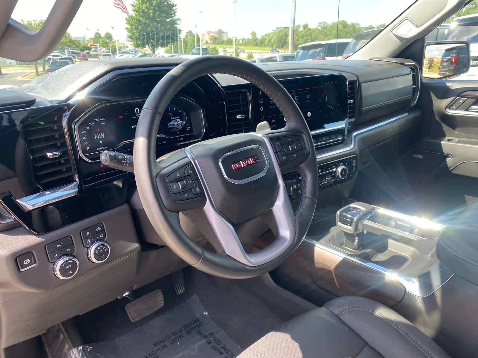 Used 2025 White Frost Tricoat GMC SLT image 9
