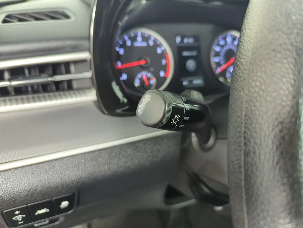Used 2023 Red Kia LXS image 21