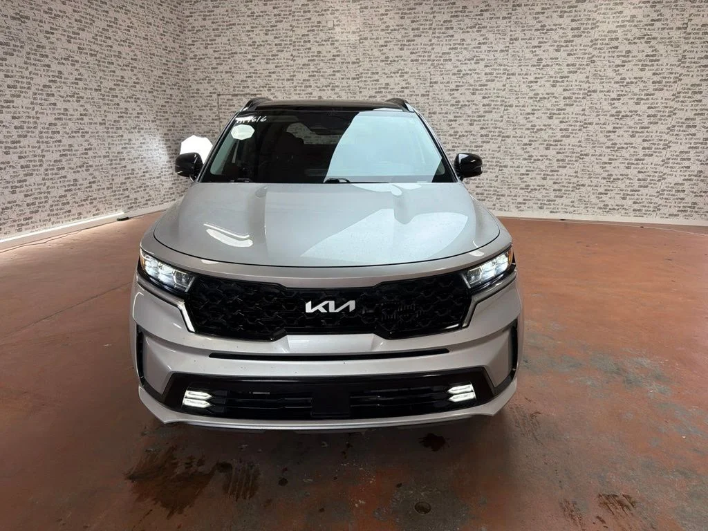 Used 2022 Sparkling Silver Kia SX image 2