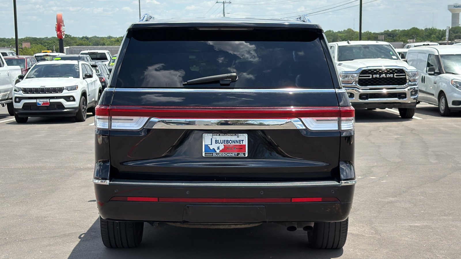 Used 2022 Black Metallic Lincoln Reserve image 6
