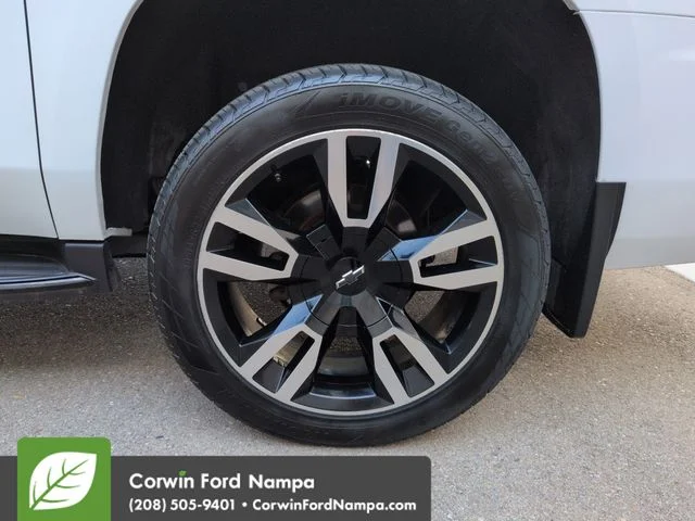 Used 2019 Summit White Chevrolet  image 32