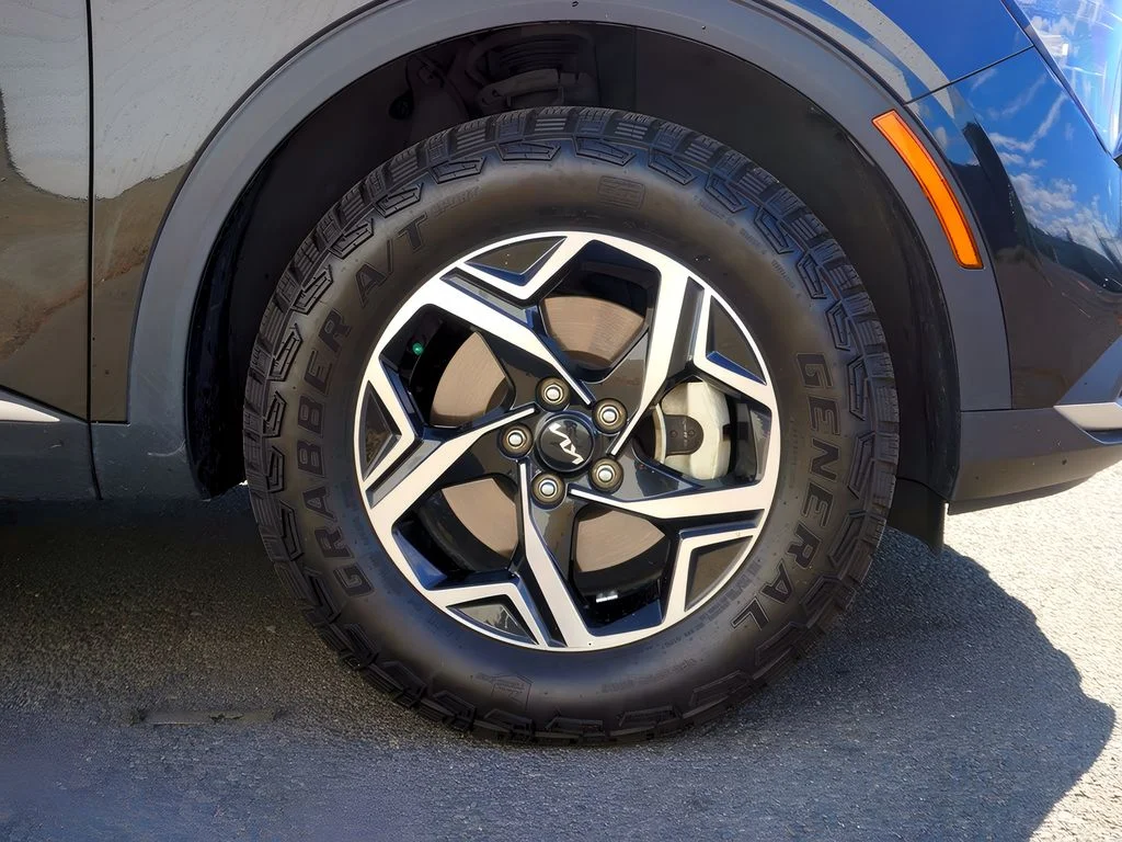 2023 Kia Sportage LX - Photo 9