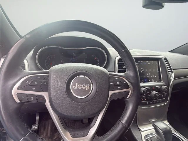 Used 2018 Silver Jeep Limited image 9