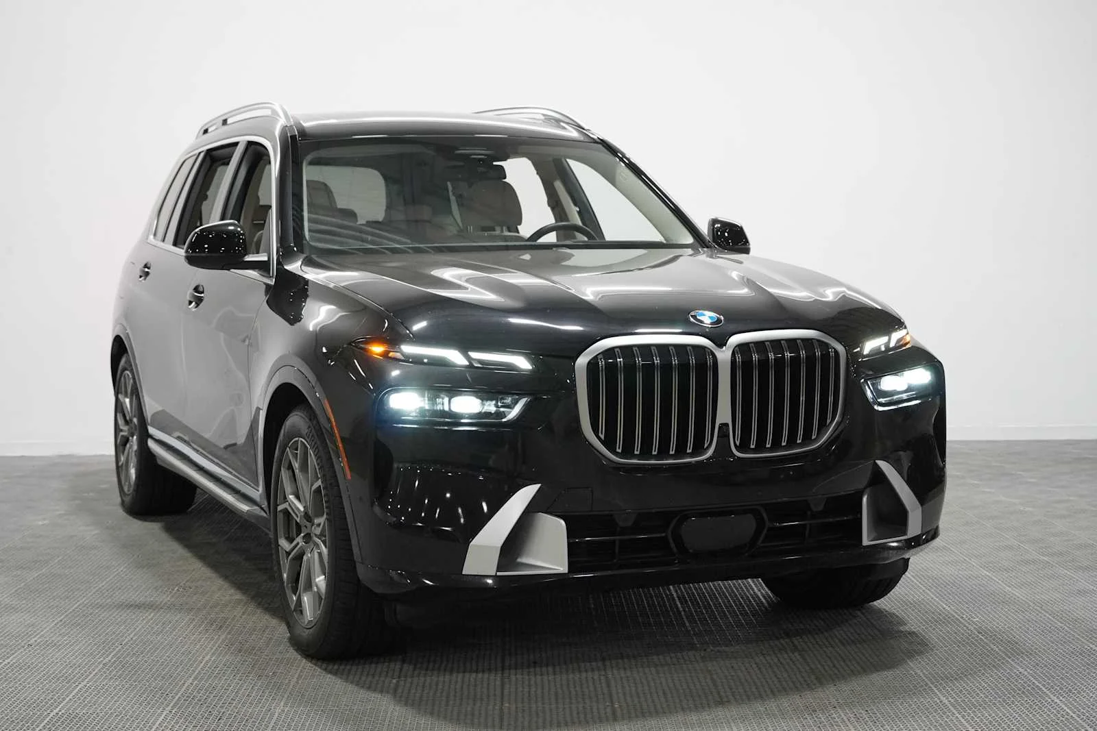 Certified Used 2025 Black Sapphire Metallic BMW xDrive40i image 3