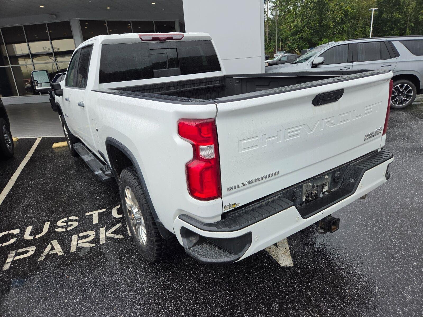 Used 2021 SUMMIT WHITE Chevrolet High Country image 11
