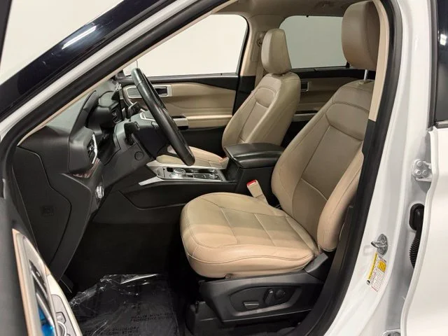 Used 2021 White Ford Limited image 12