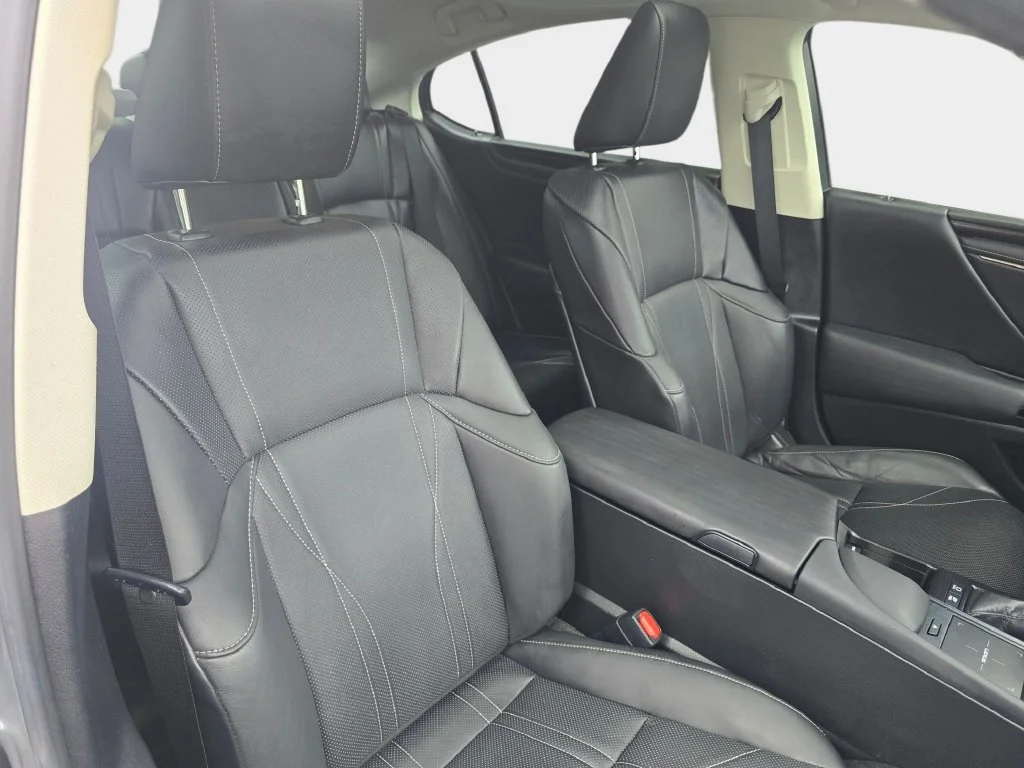 Certified Used 2022 IRIDIUM Lexus 300h Luxury image 10