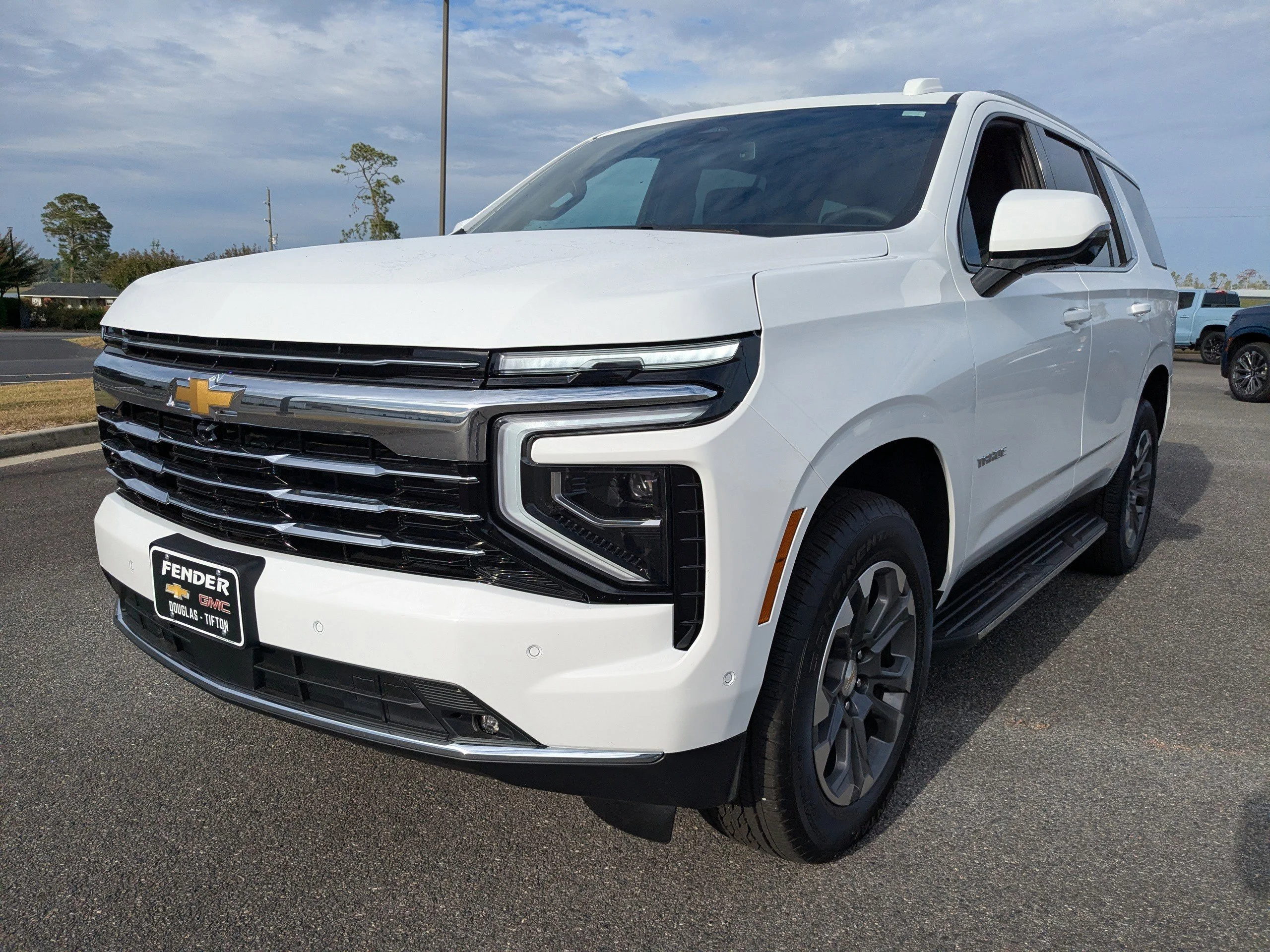 New 2025 Summit White Chevrolet LT image 8