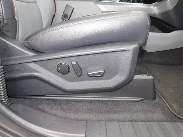 New 2026 Star White Metallic Tri-Coat Ford Lariat® image 67
