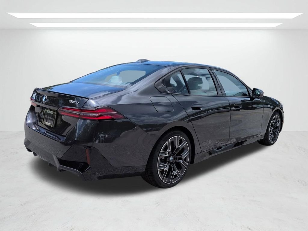 New 2027 Dark Graphite Metallic BMW 530i image 4