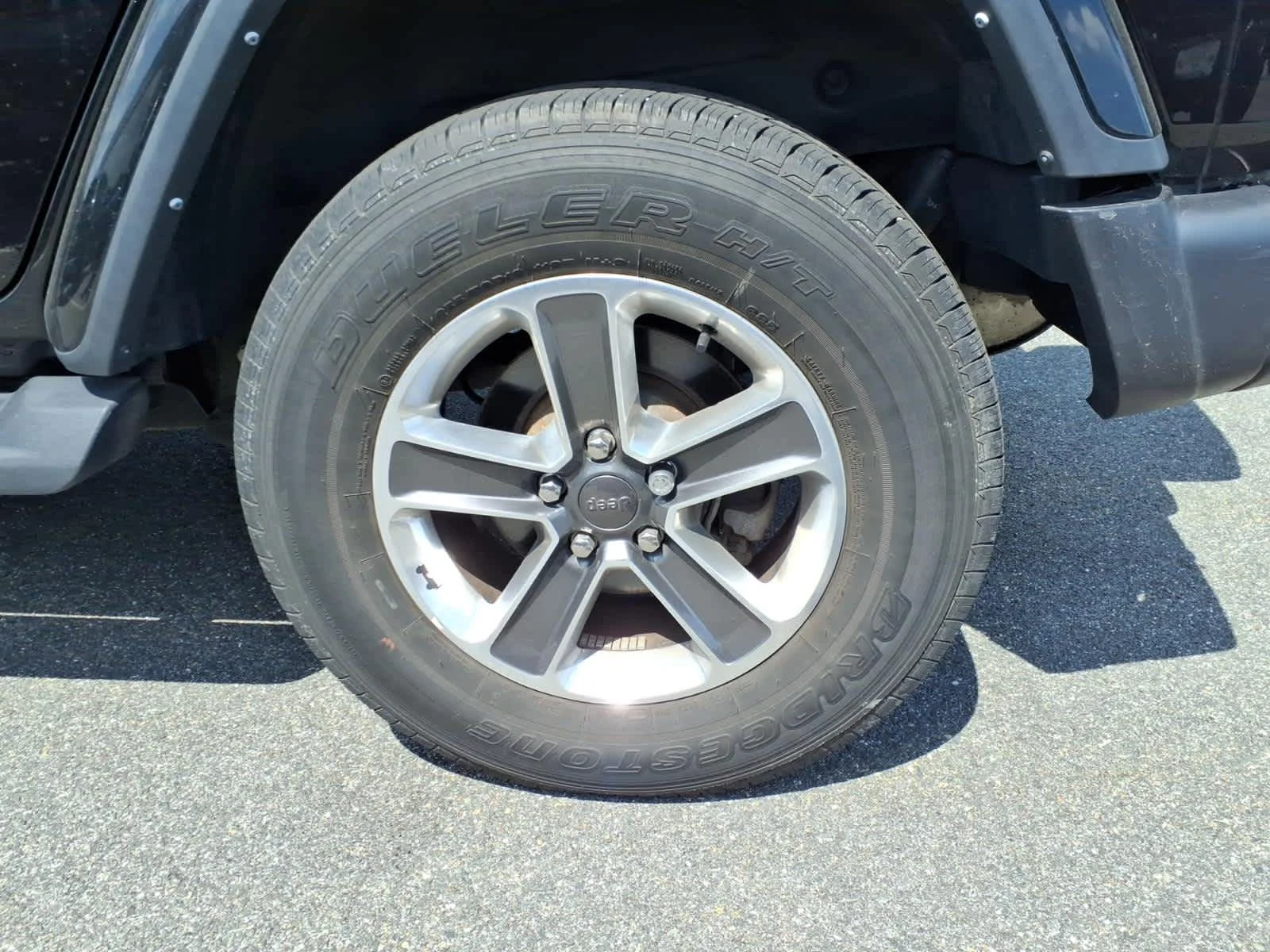 Certified Used 2022 Black Clearcoat Jeep Unlimited Sahara image 13