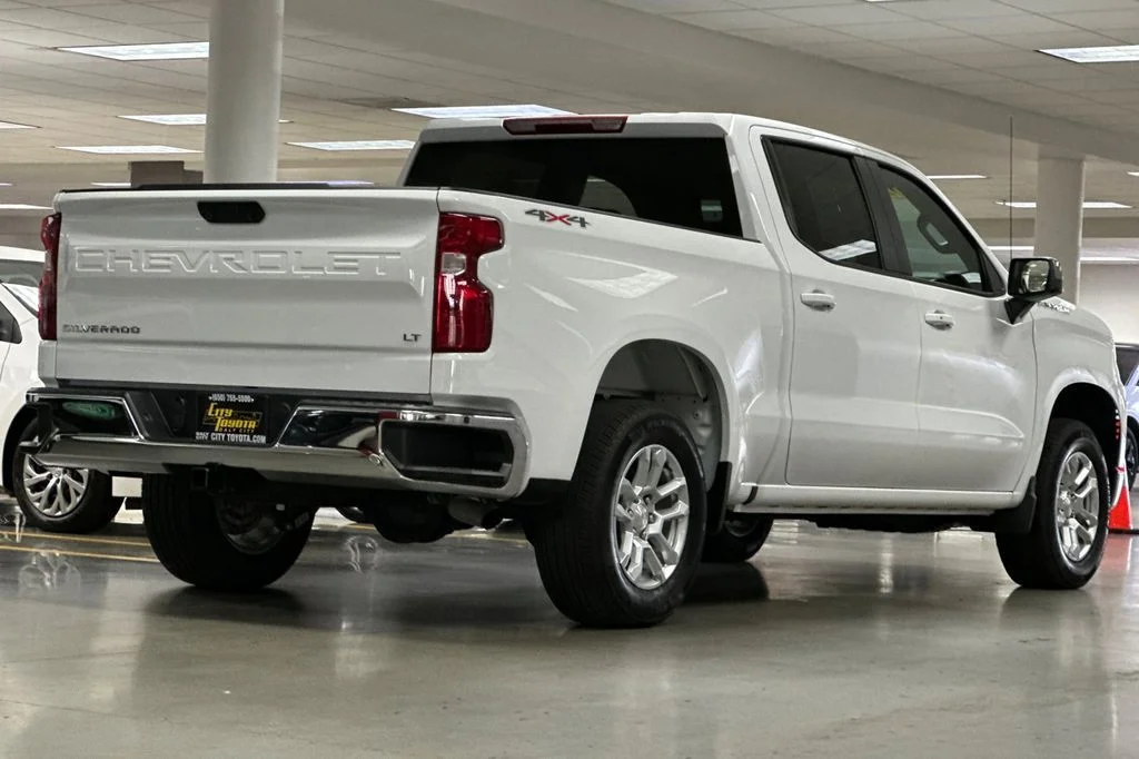 Used 2025 White Chevrolet LT image 4