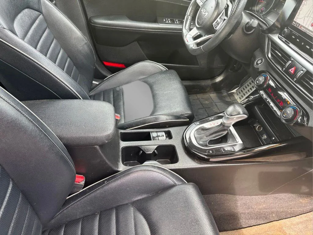 Used 2023 Gravity Gray Kia GT-Line image 27