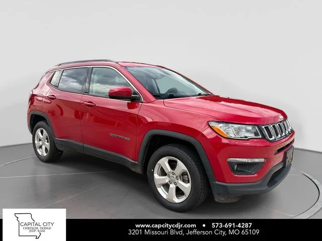 Used 2019 Red Jeep Latitude image 1