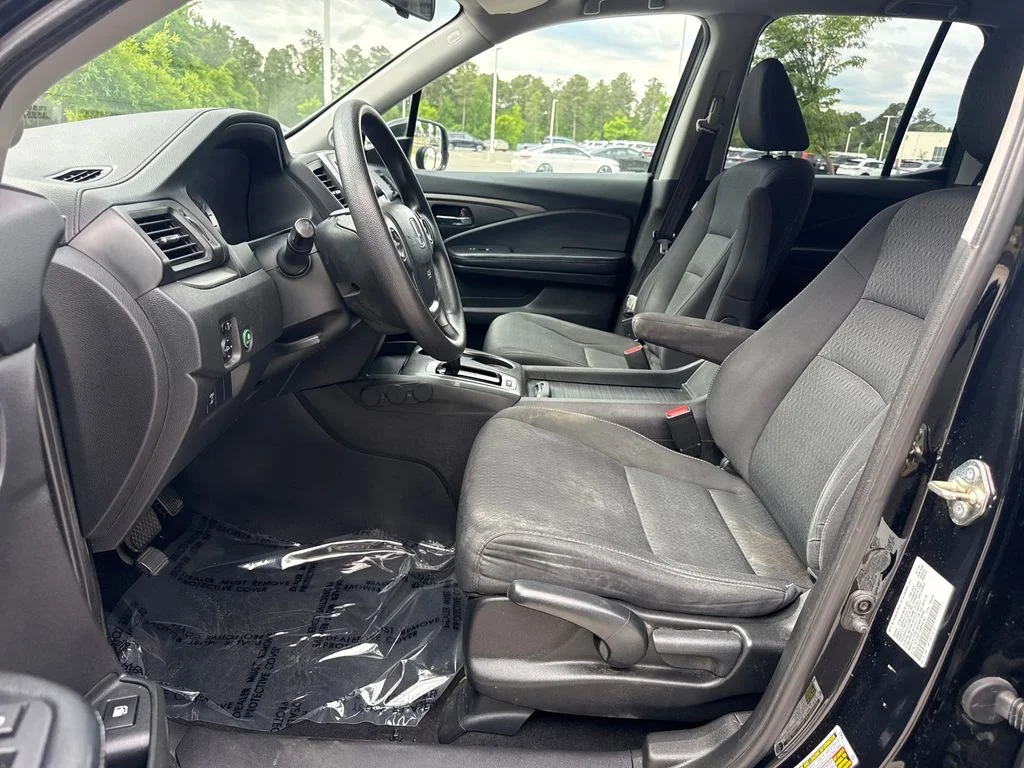 Used 2019  Honda Sport image 13