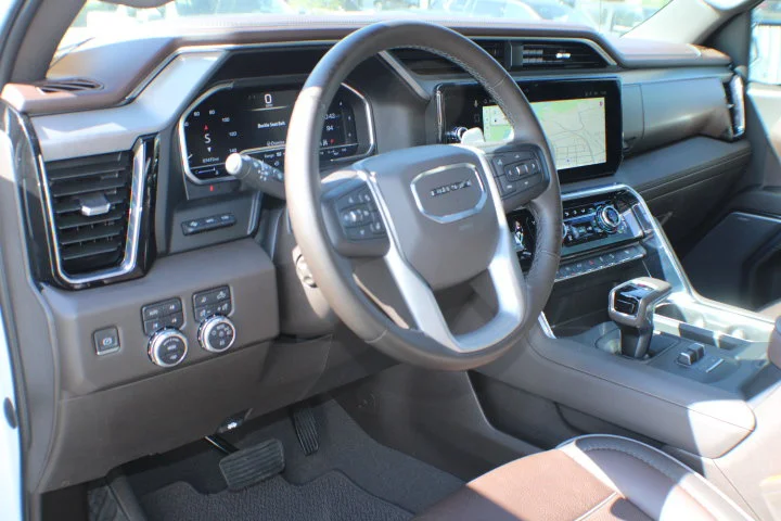 Used 2023 WHITE FROST TRICOAT GMC Denali image 9