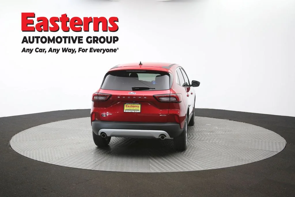 Used 2023 Red Ford Active image 38