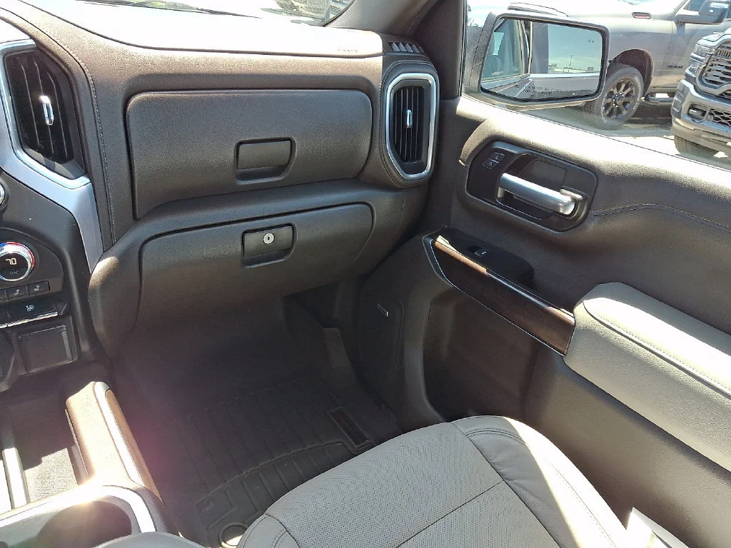 Used 2020 Carbon Black Metallic GMC SLT image 17