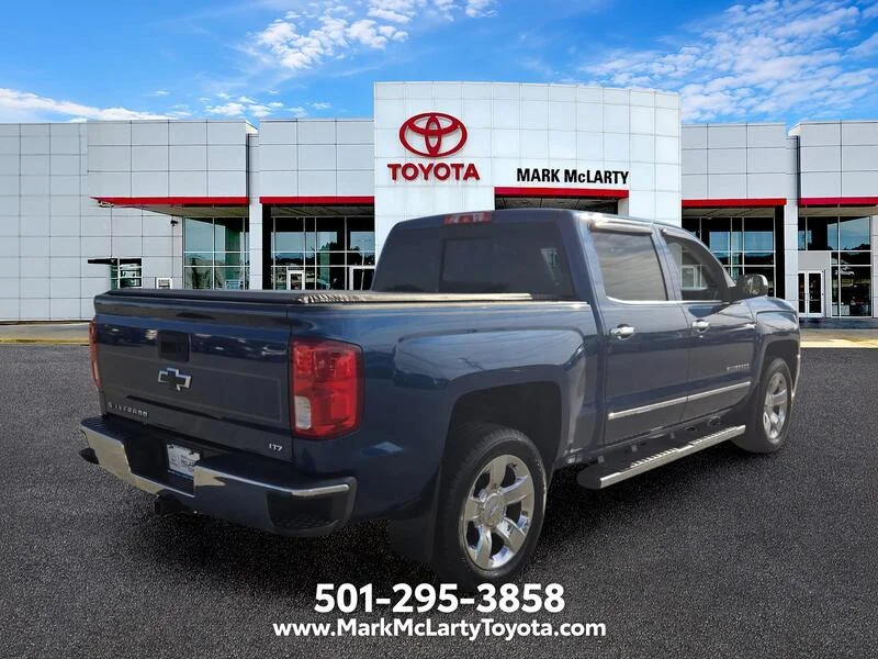 Used 2018 Deep Ocean Blue CHEVROLET 4WD CREW CAB 143.5" LTZ W/1LZ image 5