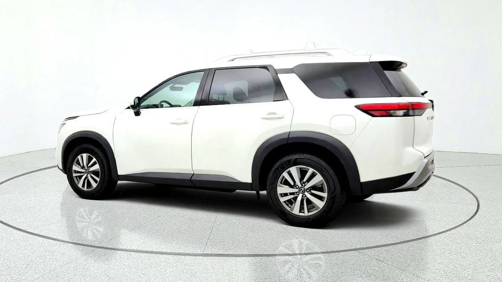 Used 2023 Pearl White Tricoat Nissan SL 4WD image 7