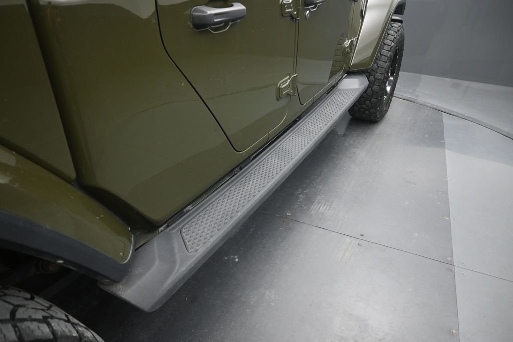 Used 2022 Green Jeep Overland image 10