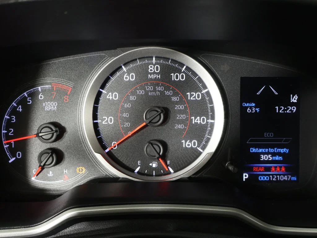 Used 2019 White Toyota SE image 35