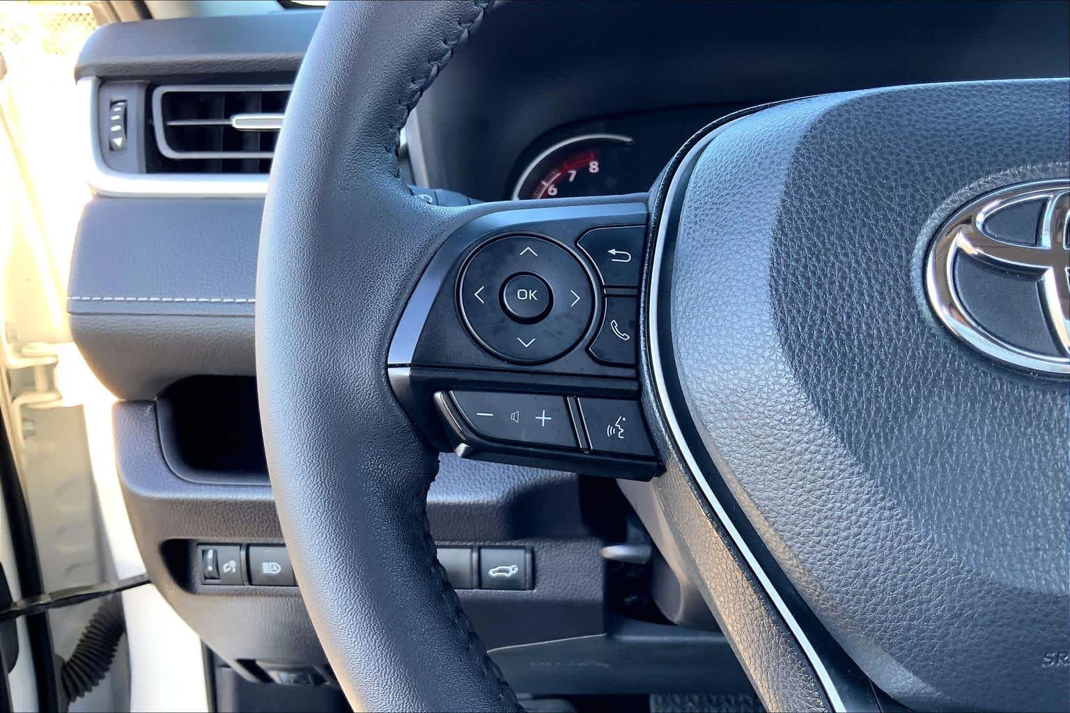 Used 2025 Wind Chill Pearl Toyota XLE Premium image 23