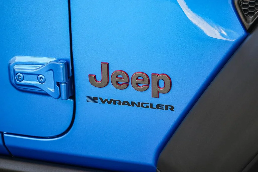 New 2026 Hydro Blue Pearl-Coat Exterior Paint Jeep Rubicon image 9
