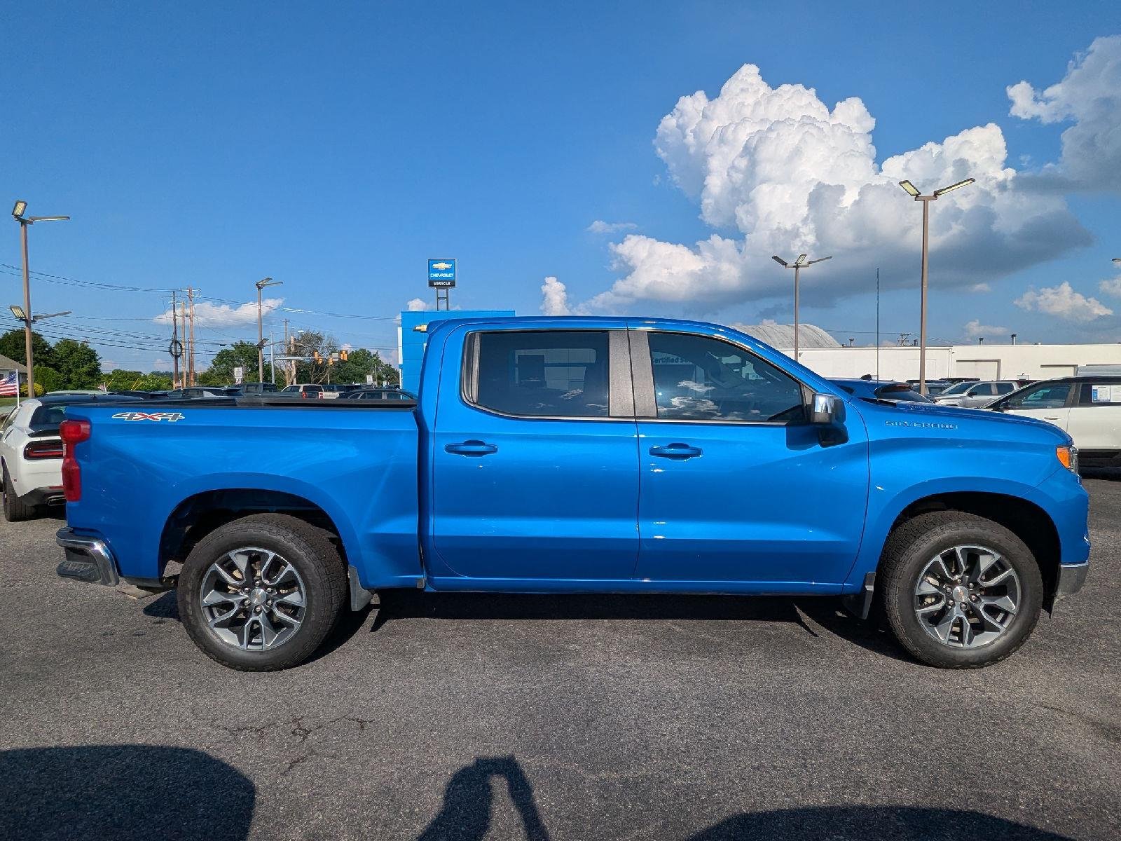 Used 2025 Riptide Blue Metallic Chevrolet LT image 8