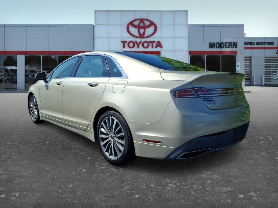 Used 2017 Palladium White Gold Metallic Lincoln Select image 3