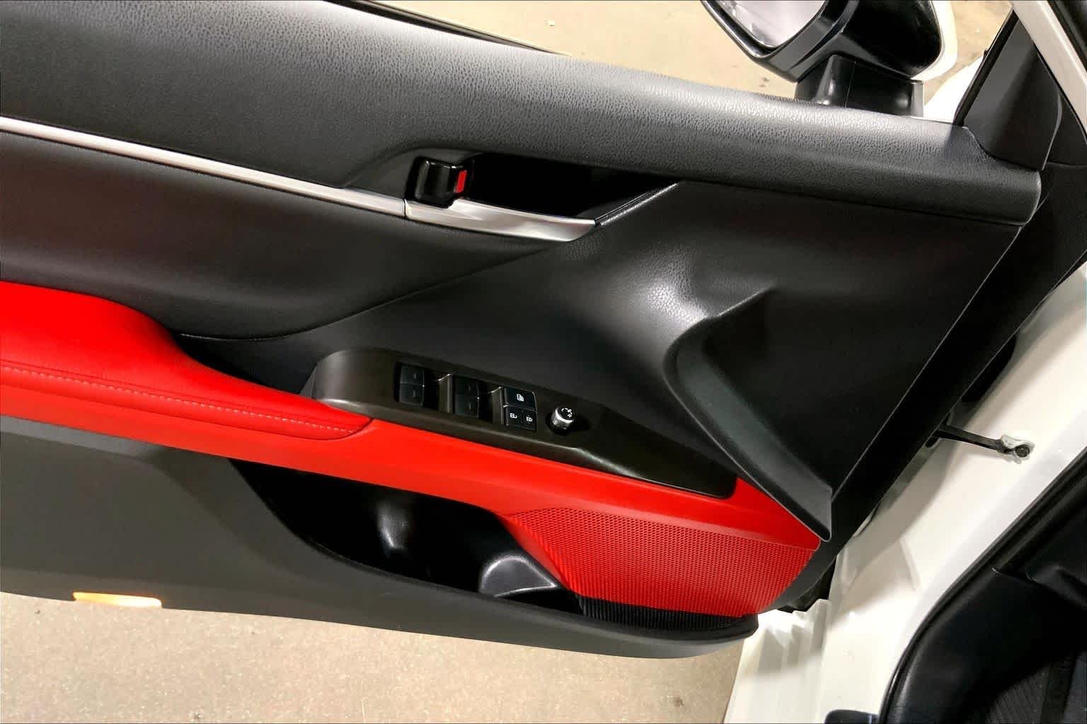 Used 2021 Wind Chill Pearl Toyota XSE image 36