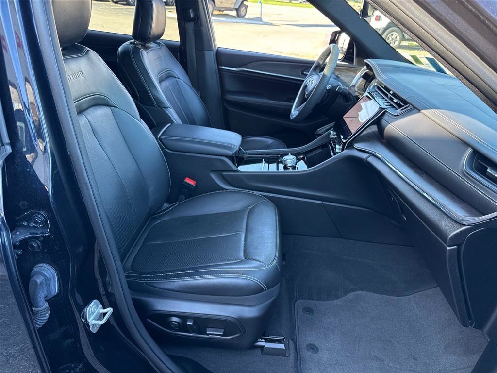 Used 2023 Midnight Sky Jeep Overland image 29