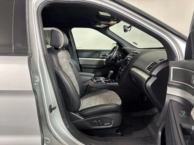 Used 2017 Ingot Silver Ford XLT image 4