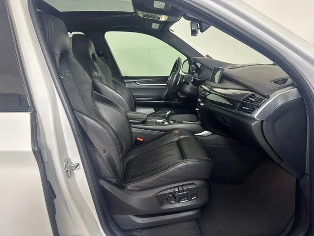 Used 2017 White Metallic BMW Base image 4