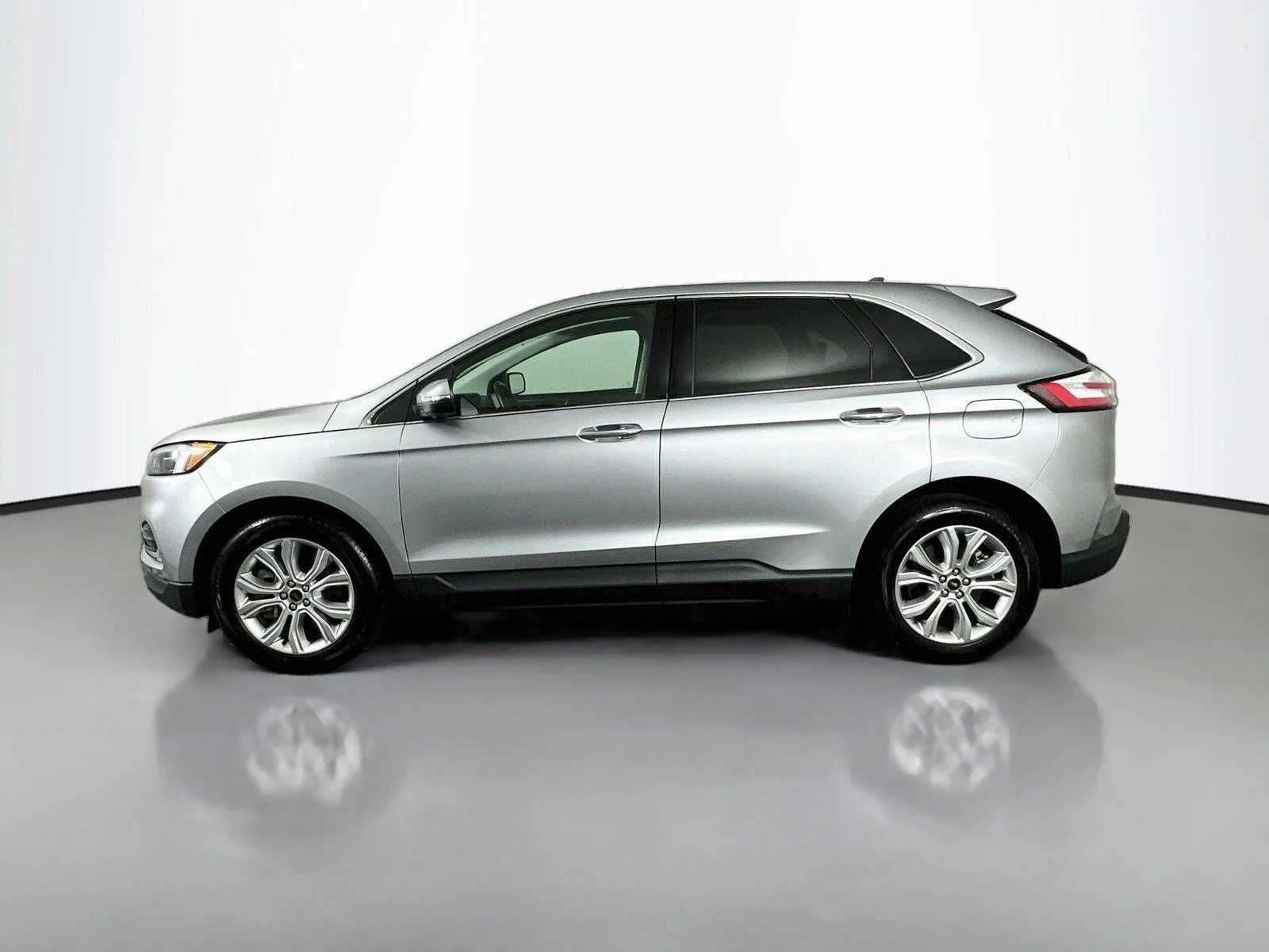 Used 2023 Iconic Silver Metallic Ford Titanium image 8