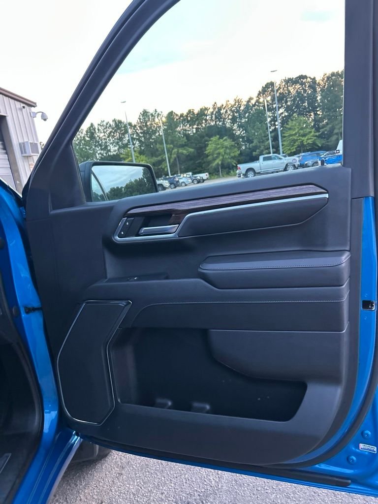 Used 2023 Blue GMC Elevation image 10