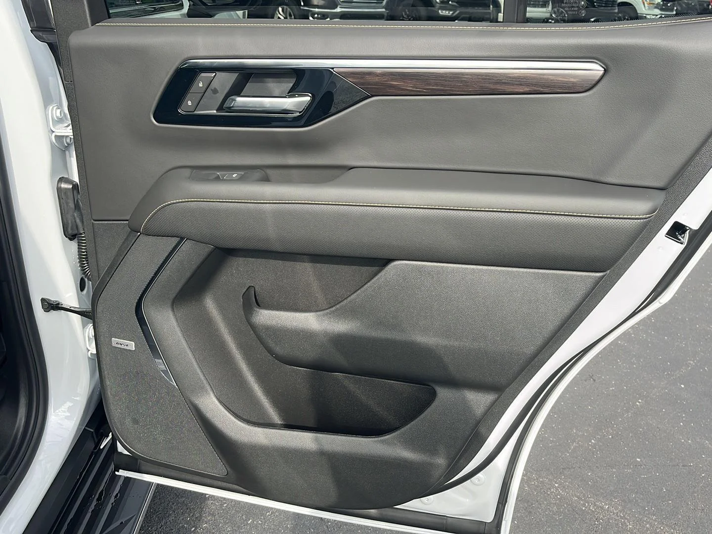 New 2026 Polar White Tricoat Chevrolet Premier image 28