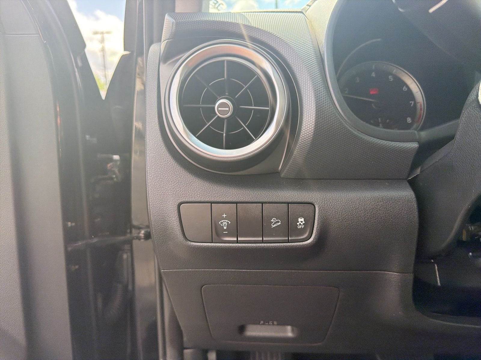 Used 2023 Black Hyundai SEL image 23