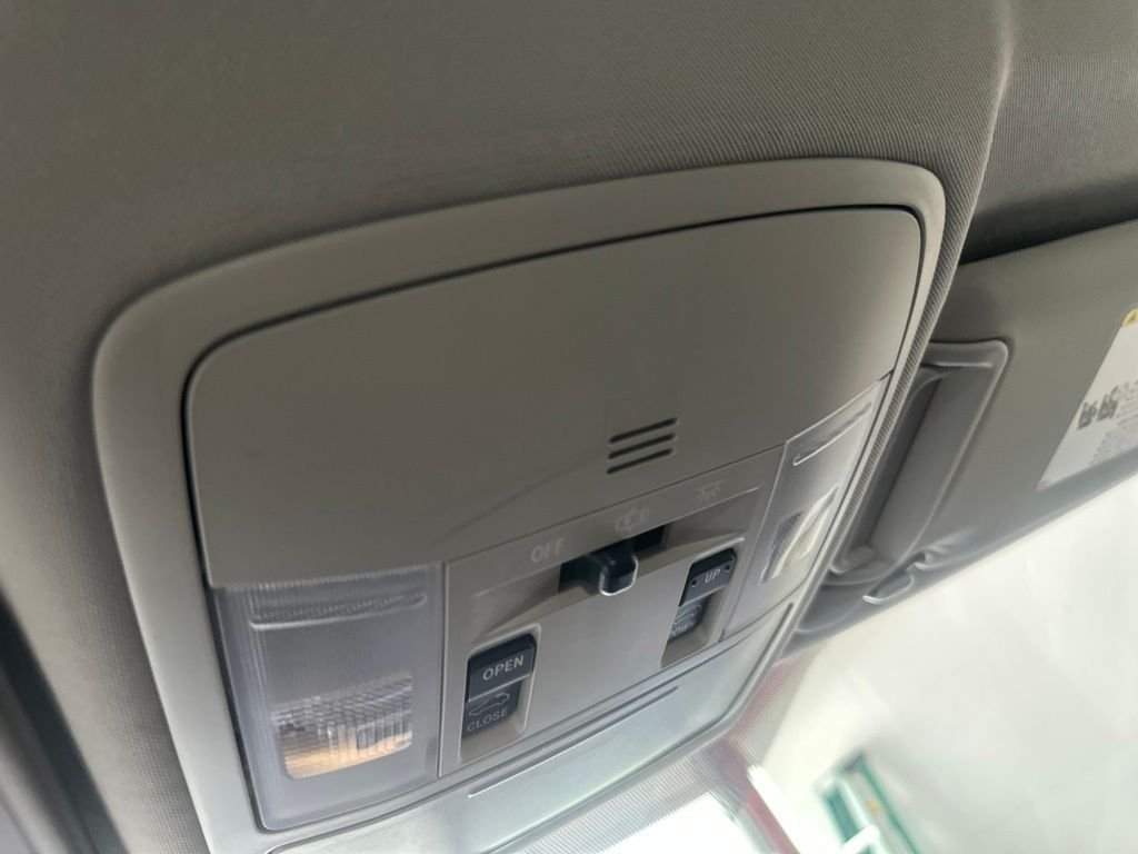 Used 2016 White Toyota XLE image 18