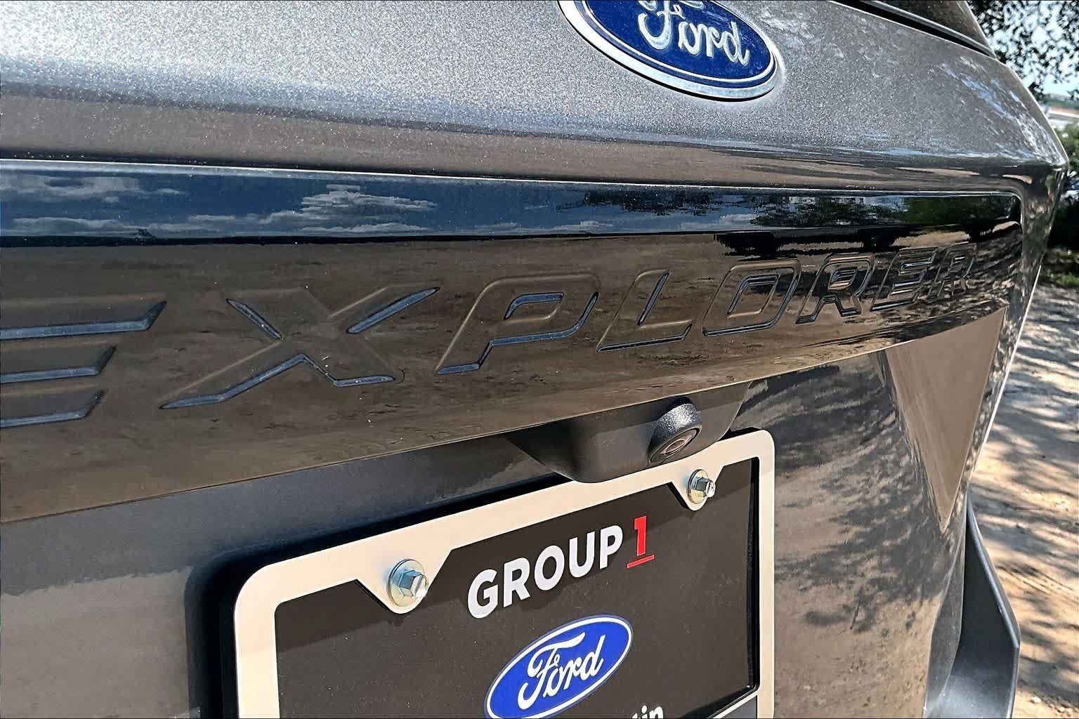 Used 2023 Carbonized Gray Metallic Ford ST-Line image 9